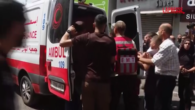 Cisgiordania, l'Idf entra a Ramallah: scontri e decine di feriti palestinesi