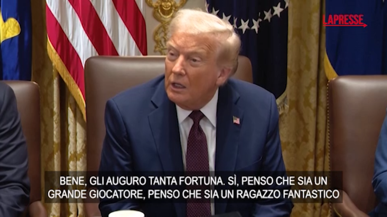 Trump su Swifte Kelce: "Auguro loro tanta fortuna" Trump su Swifte Kelce: "Auguro loro tanta fortuna"