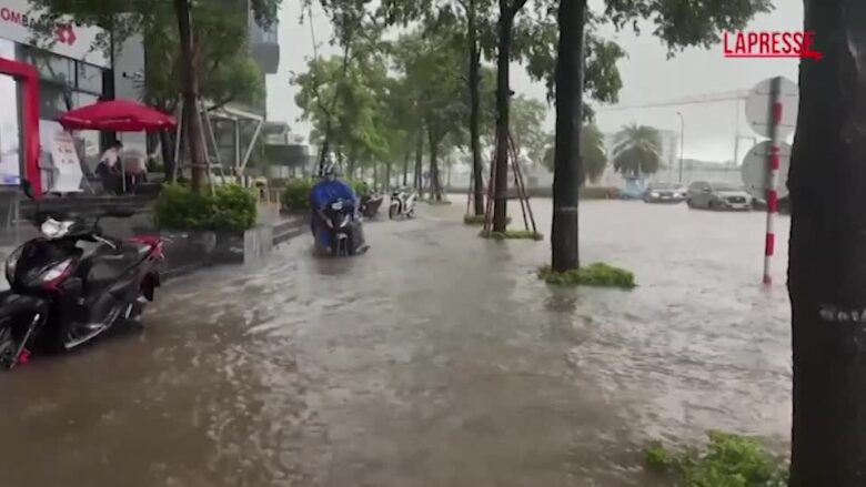 Il tifone Kajiki colpisce il Vietnam: piogge torrenziali e allagamenti ad Hanoi