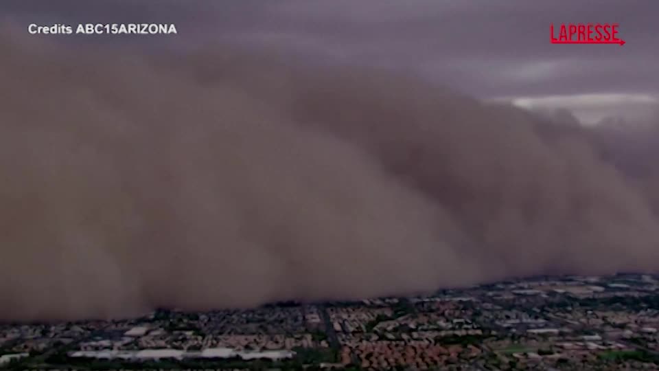 Tempesta di sabbia avvolge l