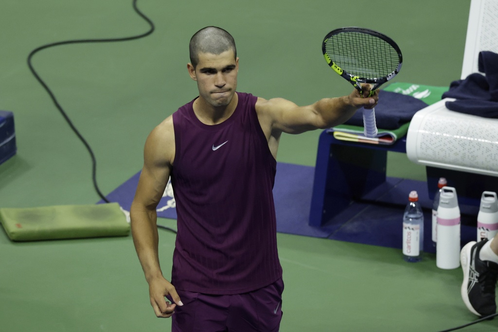 Carlos Alcaraz rasato agli Us Open 2025: “Colpa di mio fratello” Carlos Alcaraz rasato agli Us Open 2025: “Colpa di mio fratello”