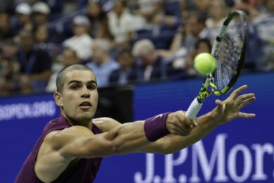 Carlos Alcaraz rasato agli Us Open 2025: “Colpa di mio fratello”
