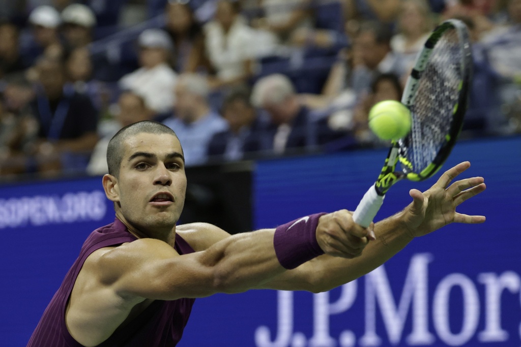 Carlos Alcaraz rasato agli Us Open 2025: “Colpa di mio fratello”