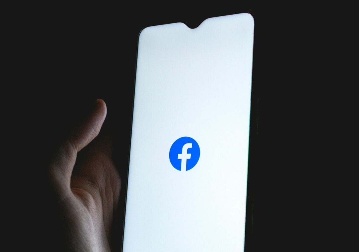 Palermo, bufera su prof università: “Togliete amicizia da Facebook agli ebrei” Palermo, bufera su prof università: “Togliete amicizia da Facebook agli ebrei”