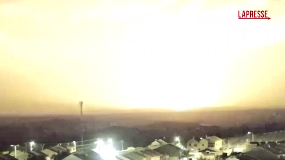 gaza nuove esplosioni all alba nella striscia