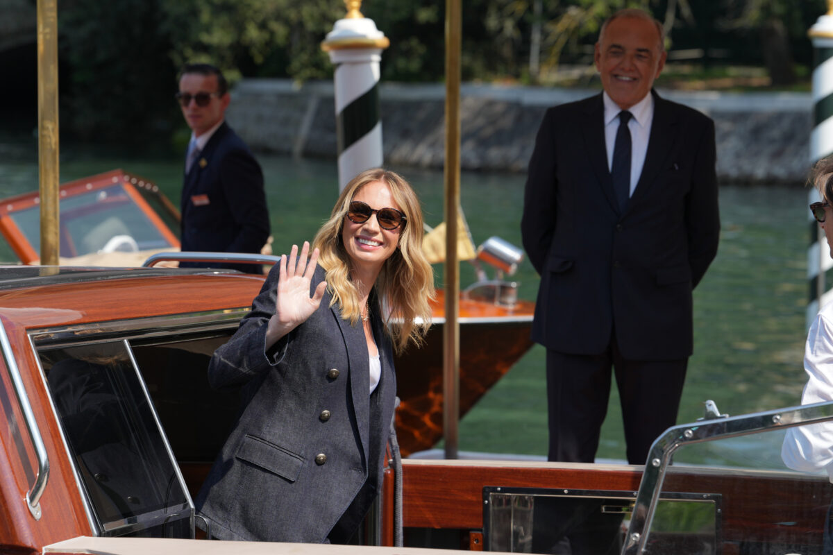 Mostra del cinema di Venezia 2025, Emanuela Fanelli già al Lido Mostra del cinema di Venezia 2025, Emanuela Fanelli già al Lido