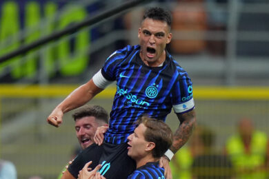 Lautaro Martinez esulta dopo il 3-0 segnato contro il Torino