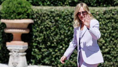 Meloni assente a Cernobbio, interrogazione Iv: “A New York su volo di Stato?”. Palazzo Chigi: “Svolge suo ruolo di madre”