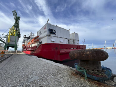 Libia, spari Guardia costiera su Ocean Viking: Ue chiede chiarimenti, procura apre inchiesta per tentato omicidio