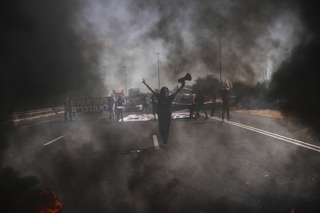 Galleria foto 'Israele, protesta per gli ostaggi: manifestanti bloccano autostrade' - foto 4