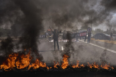 Israele, Yakum: manifestanti israeliani bloccano l'autostrada principale nel centro di Israele