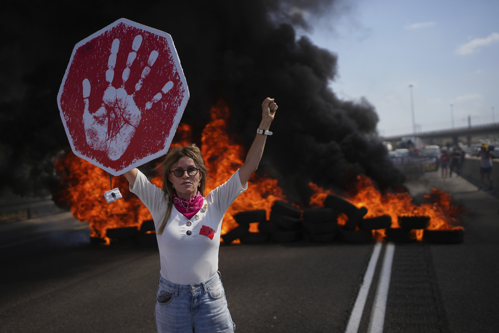 Galleria foto 'Israele, protesta per gli ostaggi: manifestanti bloccano autostrade' - foto 8