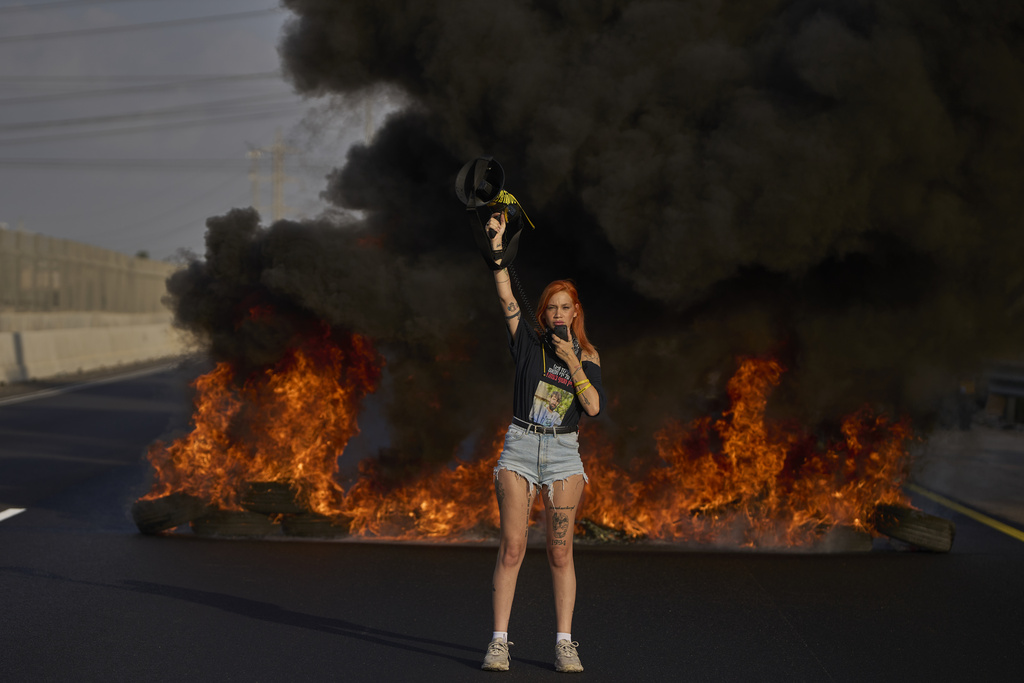 Galleria foto 'Israele, protesta per gli ostaggi: manifestanti bloccano autostrade' - foto 6