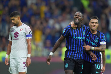 Marcus Thuram e Lautaro Martinez festeggiano il 4-0 segnato dal francese