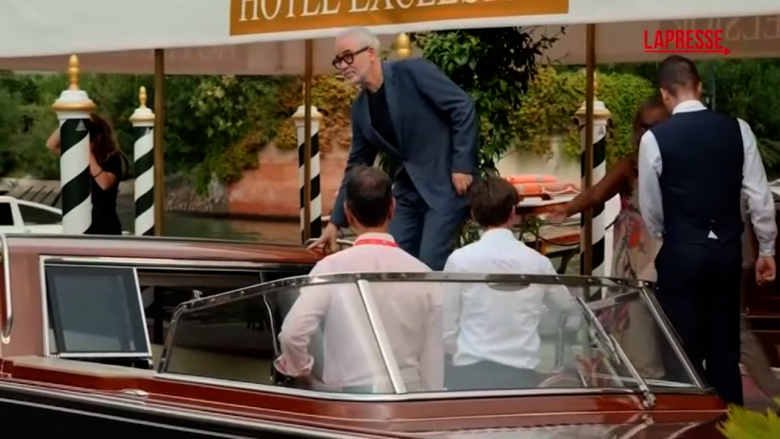 Mostra Cinema Venezia 2025, l’arrivo in barca della giuria per la conferenza stampa