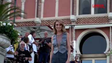 Emanuela Fanelli ha posato per i fotografi alla Mostra del Cinema di Venezia