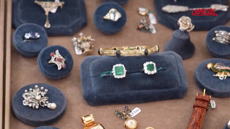 Taylor Swift si sposa, il gioielliere romano: "L'anello vale 500mila euro, in linea con la tendenza verso il taglio antico"