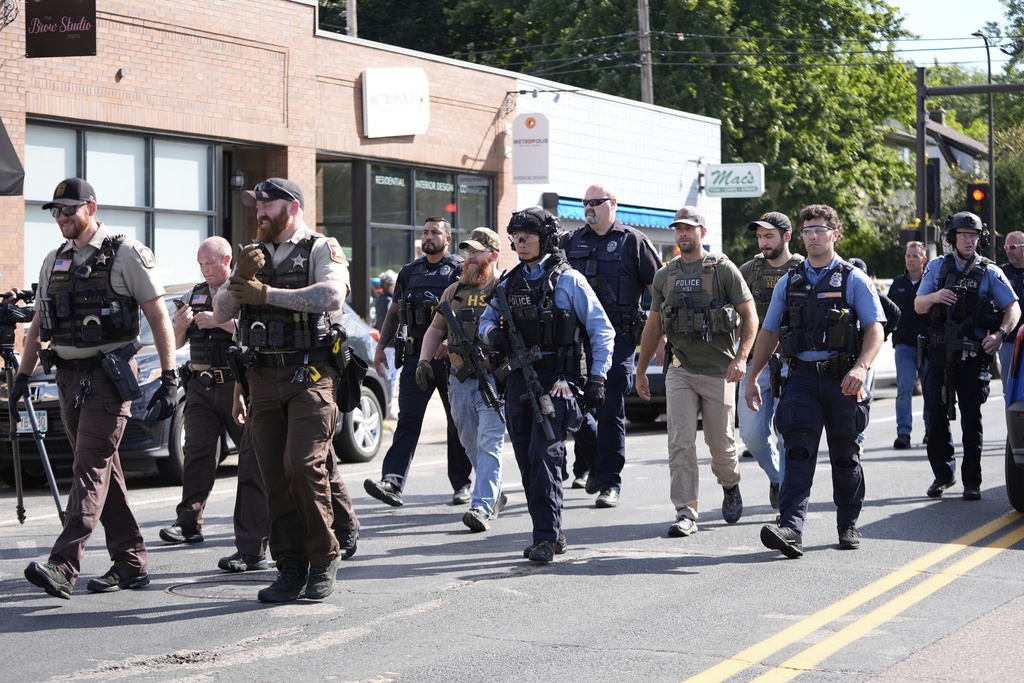 Minneapolis, sparatoria in una scuola: le foto