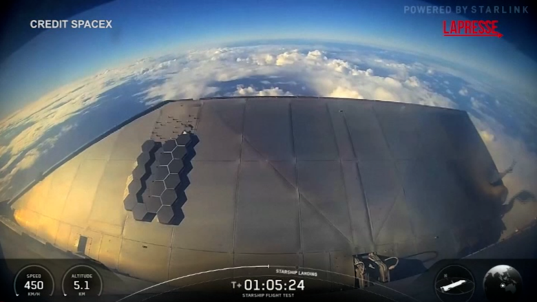 SpaceX, l'ammaraggio del razzo Starship nell'Oceano Indiano