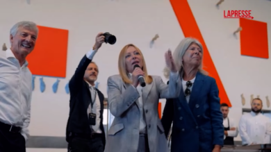 Giorgia Meloni accolta da applausi a San Patrignano: "Sono io a dover imparare qualcosa da voi"