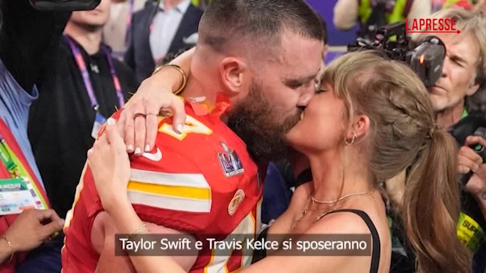 Taylor Swift e Travis Kelce fidanzati, i due anni d Taylor Swift e Travis Kelce fidanzati, i due anni d