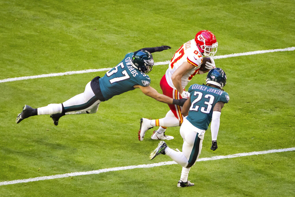 Chi è Travis Kelce, la star del football che sposerà Taylor Swift Chi è Travis Kelce, la star del football che sposerà Taylor Swift