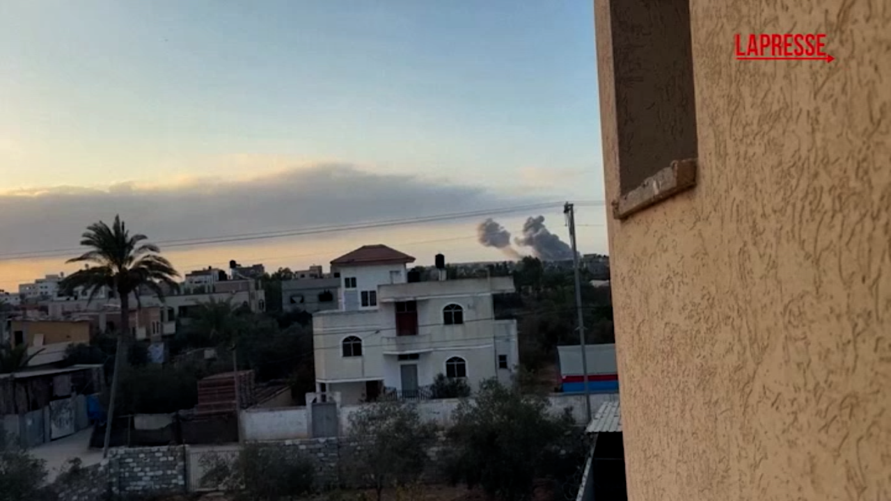 gaza colonne di fumo a deir al balah