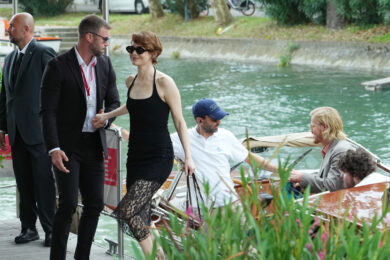 Mostra Cinema Venezia 2025, le foto della seconda giornata: c’è Emma Stone