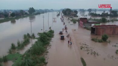 Alluvioni in Pakistan, oltre 200.000 sfollati e santuario Sikh di Guru Nanak sommerso