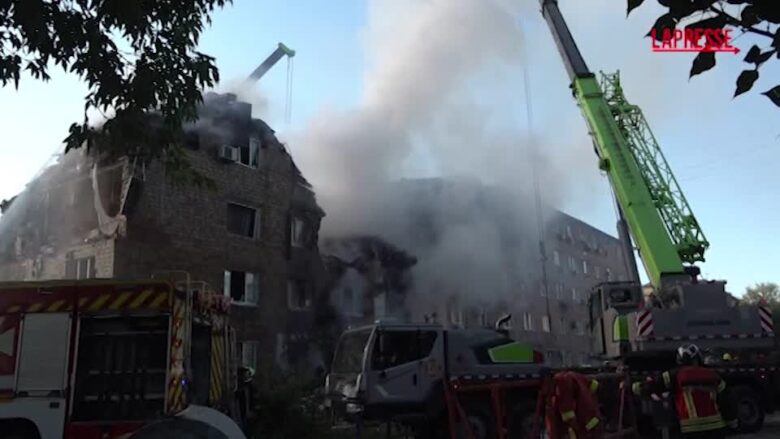Ucraina, massiccio attacco russo su Kiev: edifici ridotti in macerie