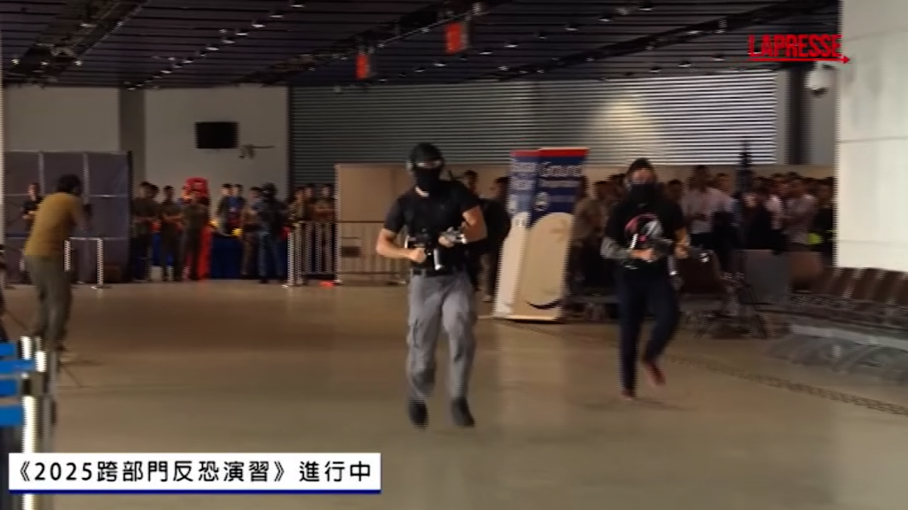 esercitazione antiterrorismo a hong kong simulato attacco estremista al terminal kai tak