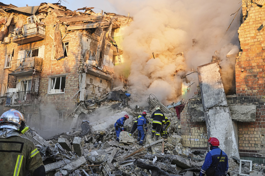 Ucraina, attacco russo a Kiev: almeno quattro morti e 38 feriti Ucraina, attacco russo a Kiev: almeno quattro morti e 38 feriti
