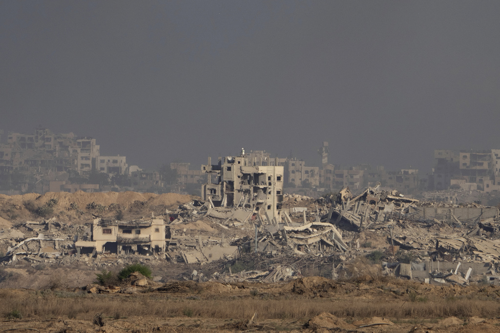 Gaza, 24 morti nei raid israeliani. Padre Romanelli: “Attacchi a 700 metri da parrocchia”