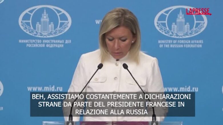 Ucraina, Zakharova attacca Macron: “Insulti volgari alla Russia, superati i limiti”