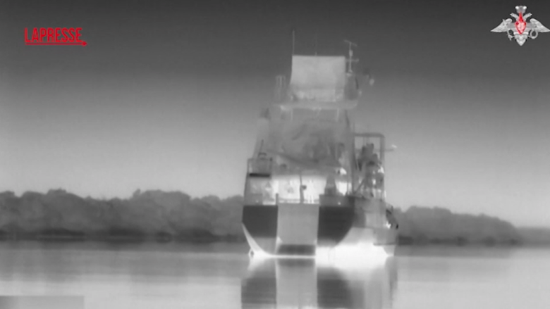 Ucraina, affondata nave di Kiev: Mosca pubblica le immagini dell'attacco