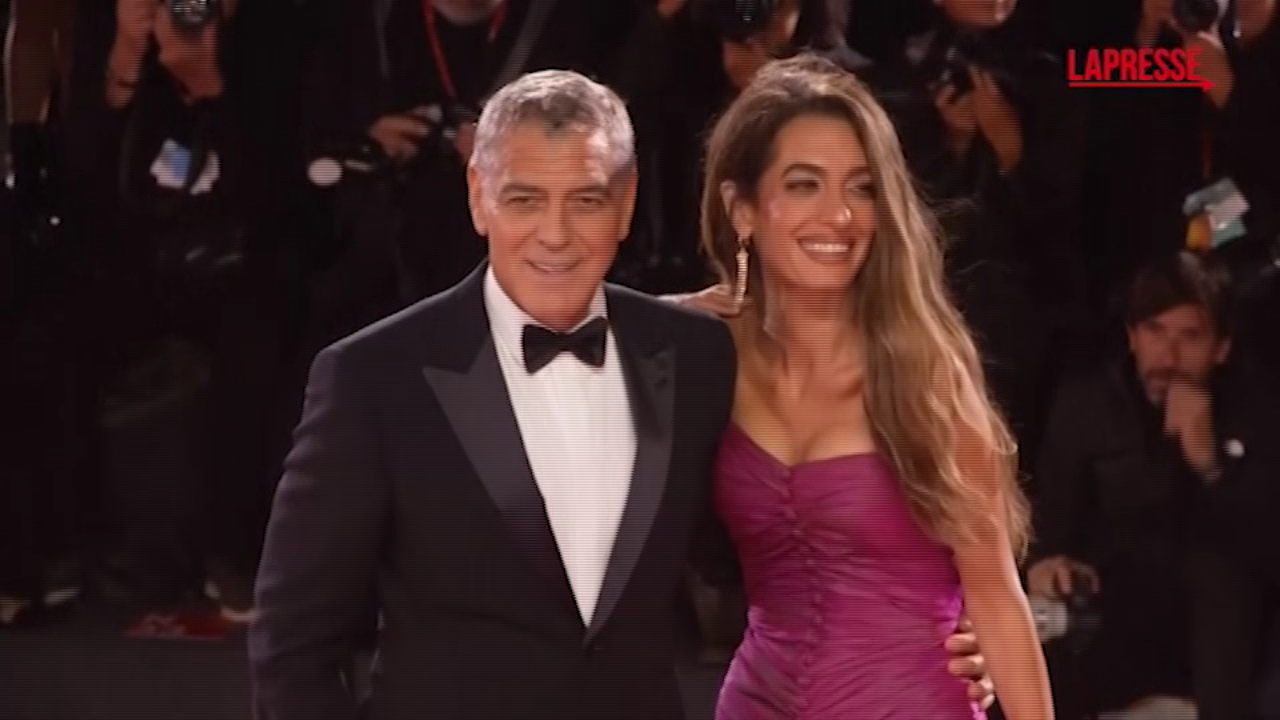 mostra cinema venezia 2025 george clooney con amal alla proiezione di jay kelly sto bene