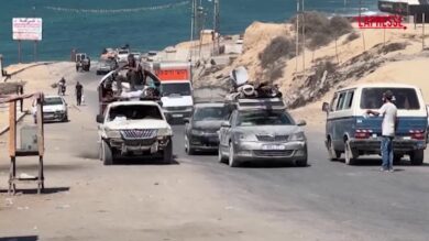 Gaza, nuova offensiva israeliana: migliaia di civili in fuga verso il centro della Striscia