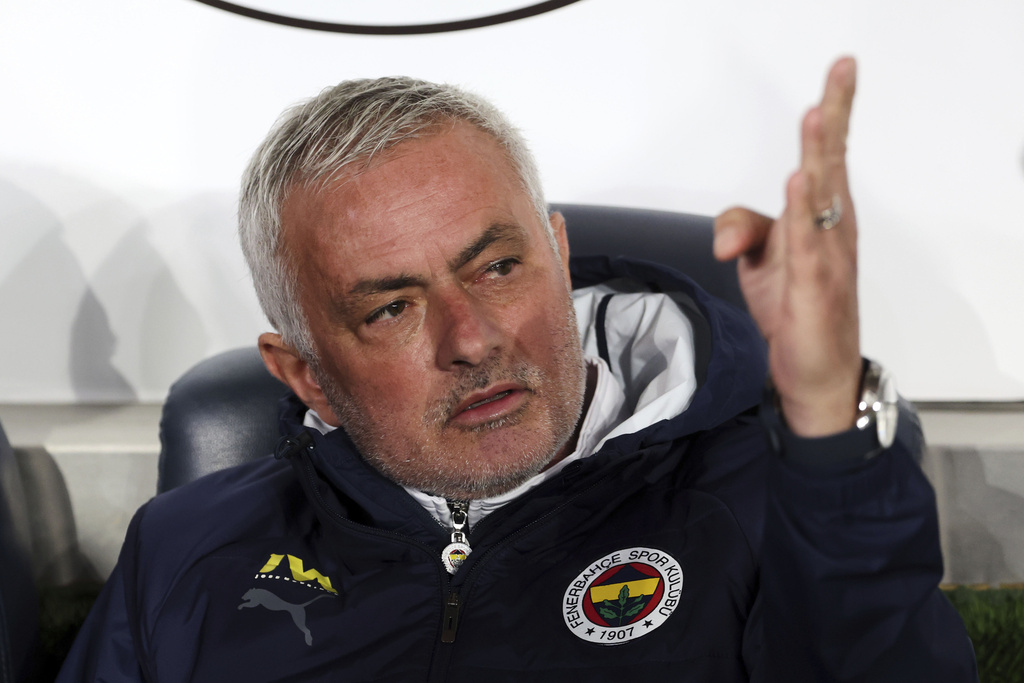 mourinho esonerato dal fenerbahce