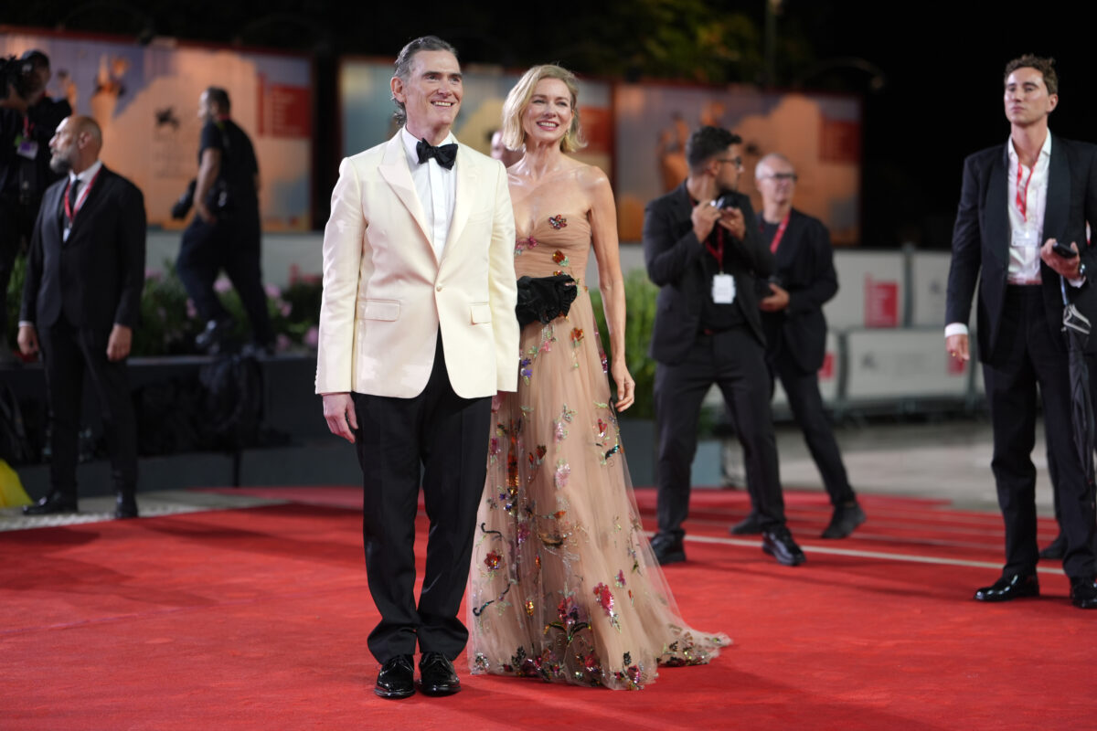 Galleria foto 'Mostra cinema Venezia 2025, Clooney e Amal sul red carpet della prima di Jay Kelly: le foto' - foto 15