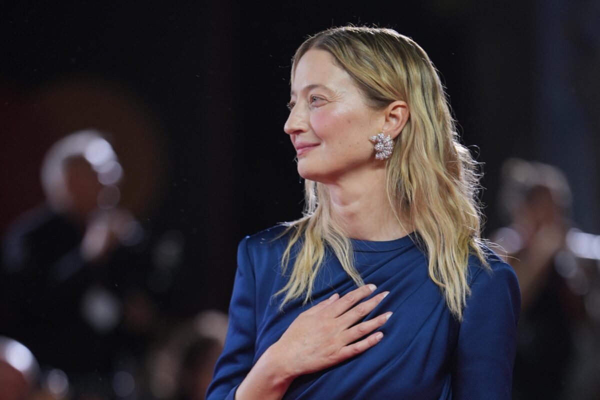 Galleria foto 'Mostra cinema Venezia 2025, Clooney e Amal sul red carpet della prima di Jay Kelly: le foto' - foto 12