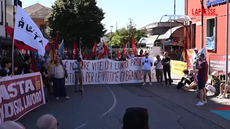 Strage di Brandizzo, il presidio in memoria dei 5 operai morti: le immagini