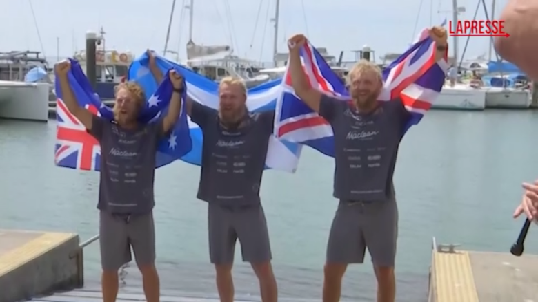 Record mondiale di traversata del Pacifico a remi: tre fratelli scozzesi ce l'hanno fatta in 139 giorni
