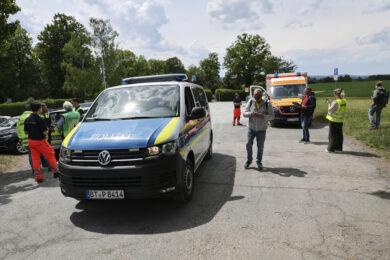 Francia, auto su pedoni davanti a un bar: un morto e 5 feriti