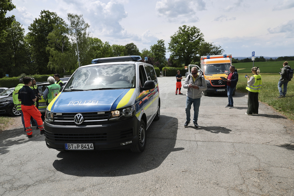 Francia, auto su pedoni davanti bar: un morto e 5 feriti Francia, auto su pedoni davanti bar: un morto e 5 feriti