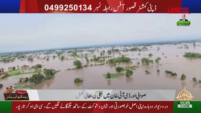 Pakistan, decine di migliaia di evacuati per le inondazioni: le impressionanti immagini