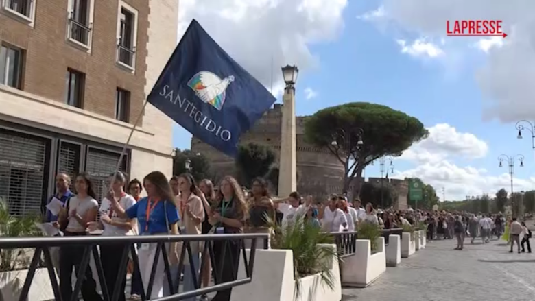Giubileo, i giovani di Sant'Egidio in pellegrinaggio alla Porta Santa di San Pietro