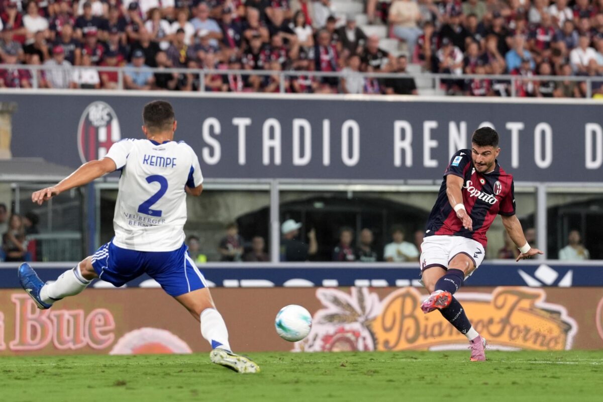 Bologna Como 1 0, decide il gol di Orsolini Bologna Como 1 0, decide il gol di Orsolini