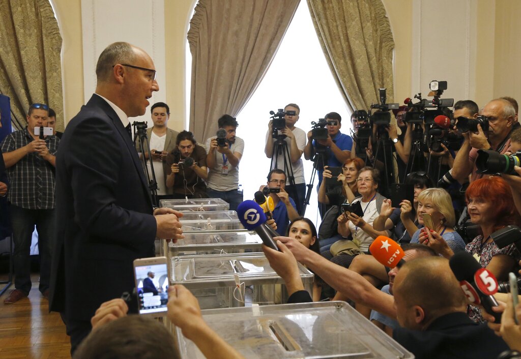 Ucraina, ucciso ex presidente Parlamento Kiev: freddato in strada da un finto corriere Ucraina, ucciso ex presidente Parlamento Kiev: freddato in strada da un finto corriere