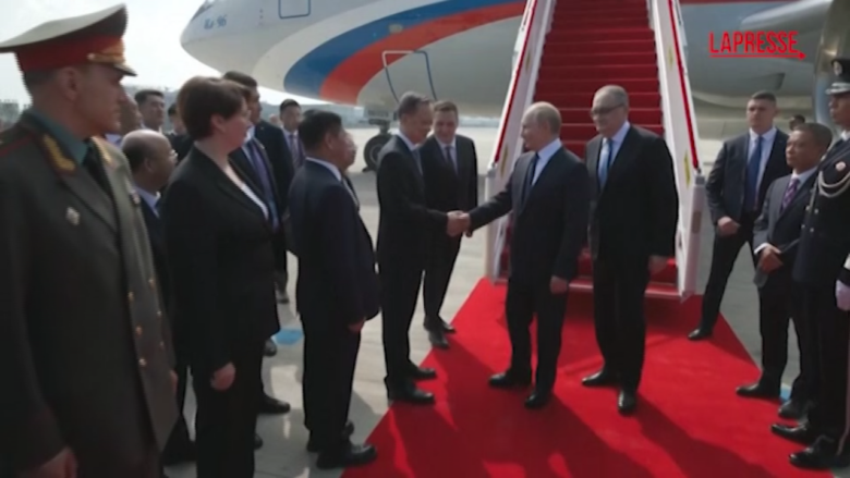 Vladimir Putin arriva in Cina per il vertice SCO