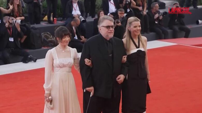 Guillermo Del Toro sul red carpet della Mostra del Cinema di Venezia per ‘Frankenstein’